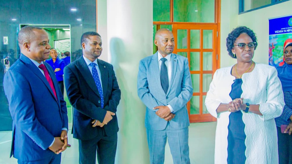 BI. MEENA AWATAKA WATUMISHI KUWA NA USHIRIKIANO MADHUBUTI