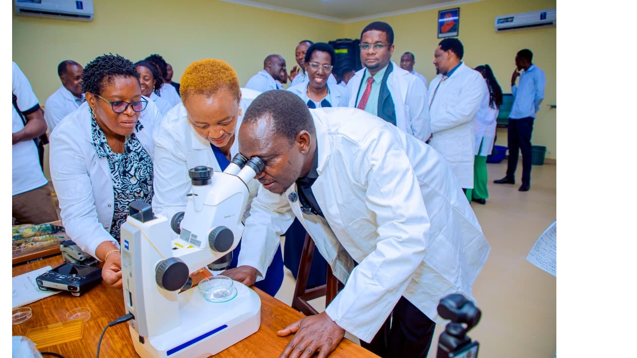 DKT. BASHIRU AZINDUA MAABARA YA UTAFITI WA ASIDI BAHARINI