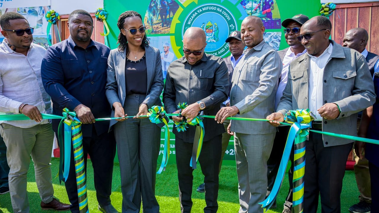 RIDHIWANI AZINDUA KITUO CHA HUDUMA KWA WATEJA WIZARA YA MIFUGO NA UVUVI