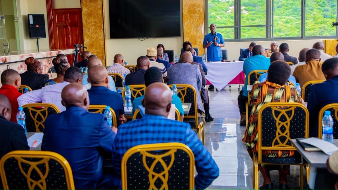 DKT. BASHIRU AKUTANA NA MAAFISA WAFAWIDHI KUJADILIANA USIMAMIZI WA RASILIMALI ZA UVUVI