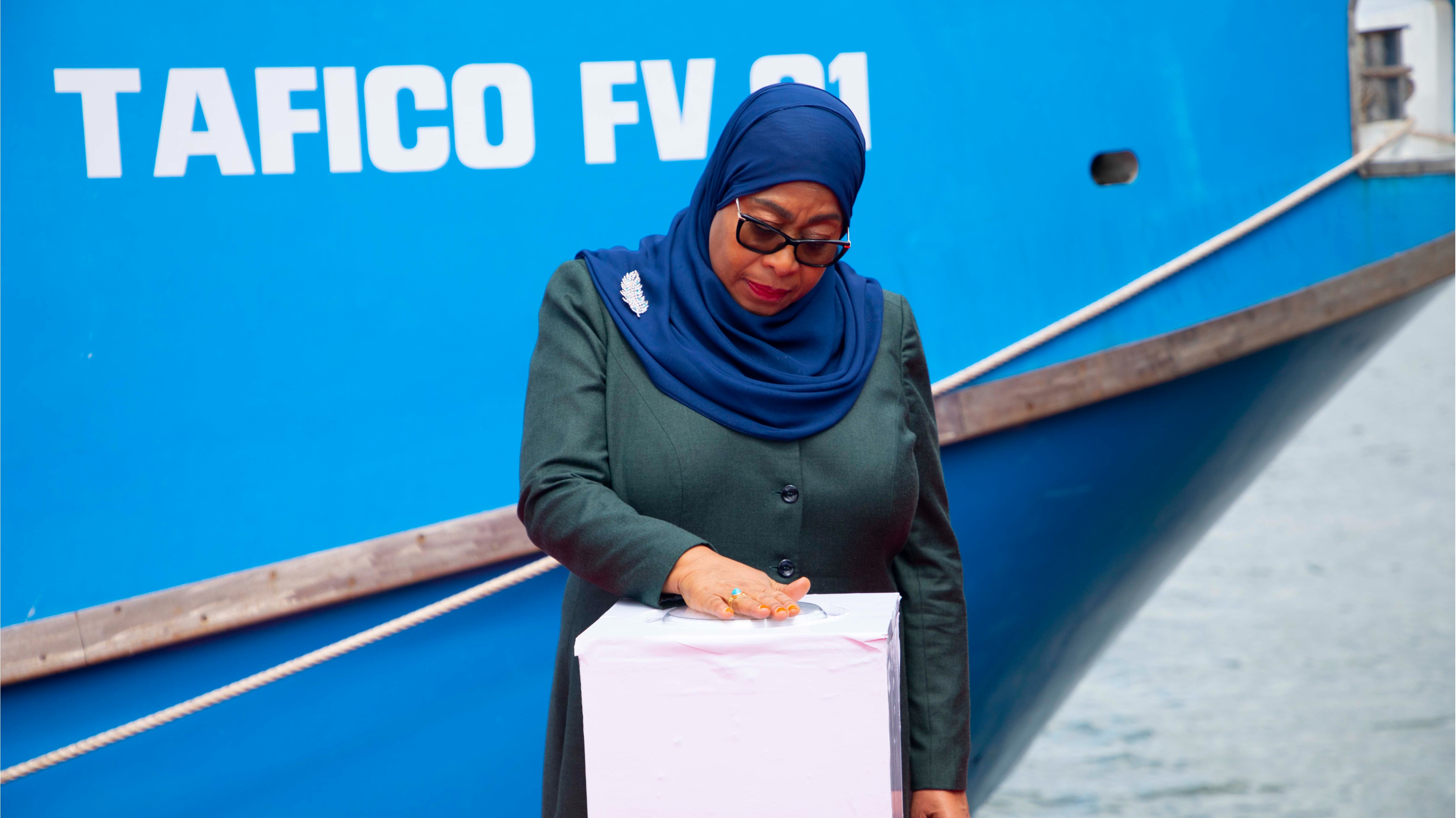 HISTORIA YAANDIKWA! RAIS SAMIA AZINDUA MELI YA UVUVI BAHARI KUU